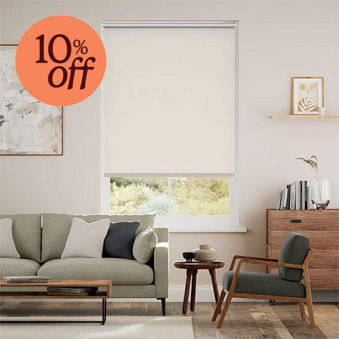 Chromium blackout putty roller blind