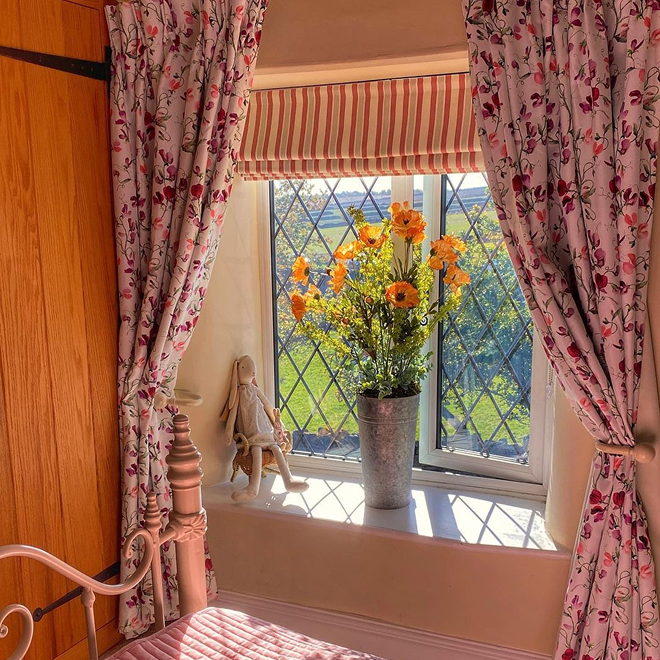How real homes are pairing roman blinds & curtains