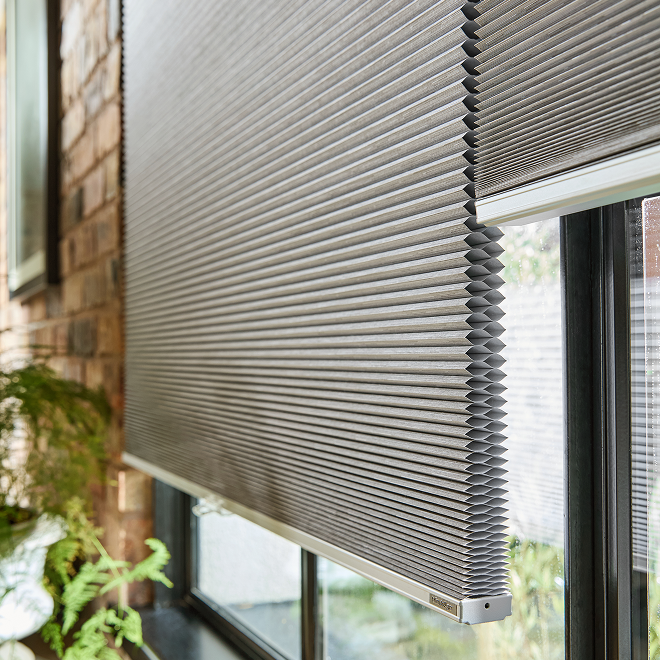 Heat shield blinds