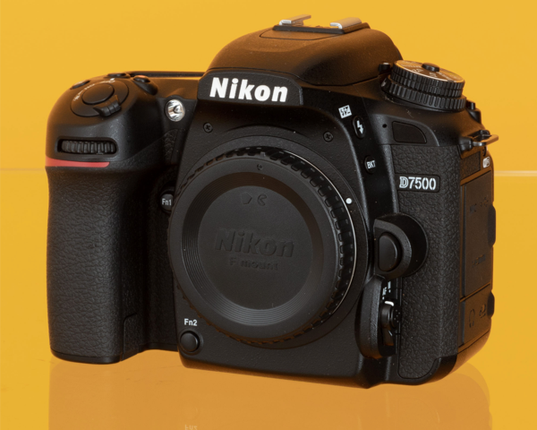 Nikon D7500