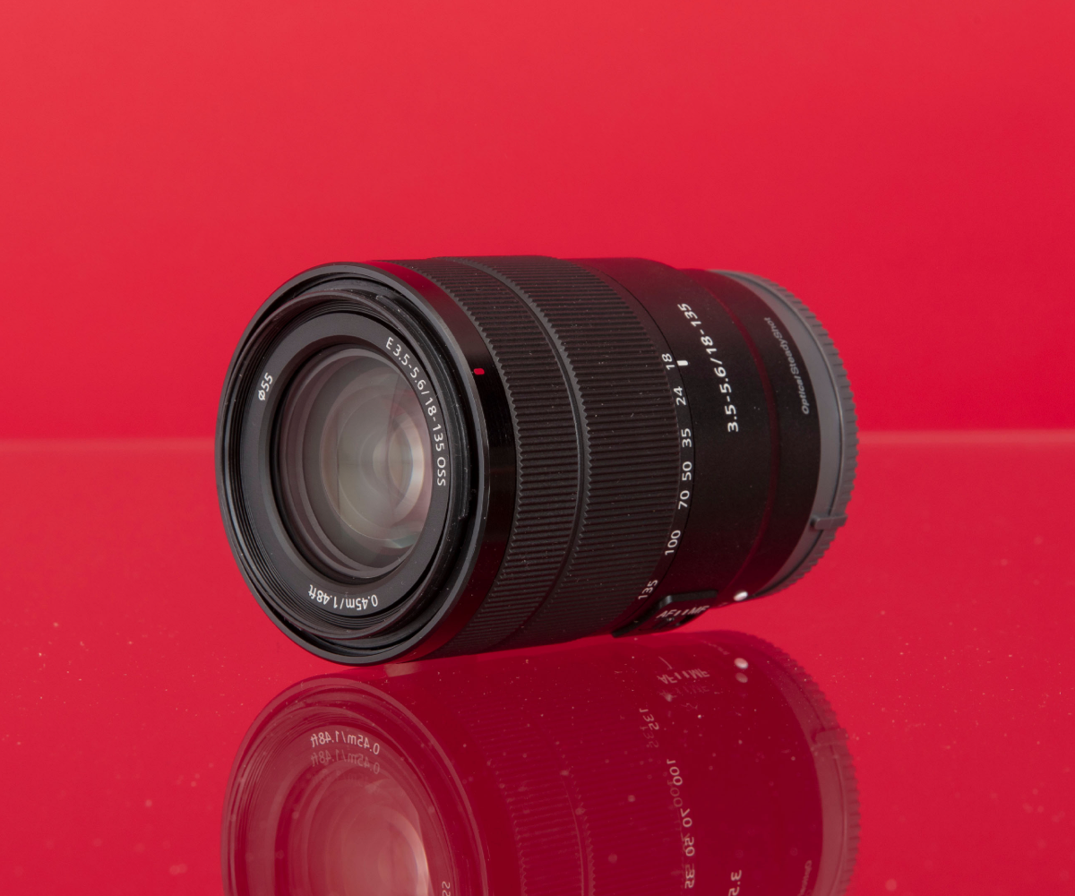 Sony E 18-135mm f/3.5-5.6 OSS