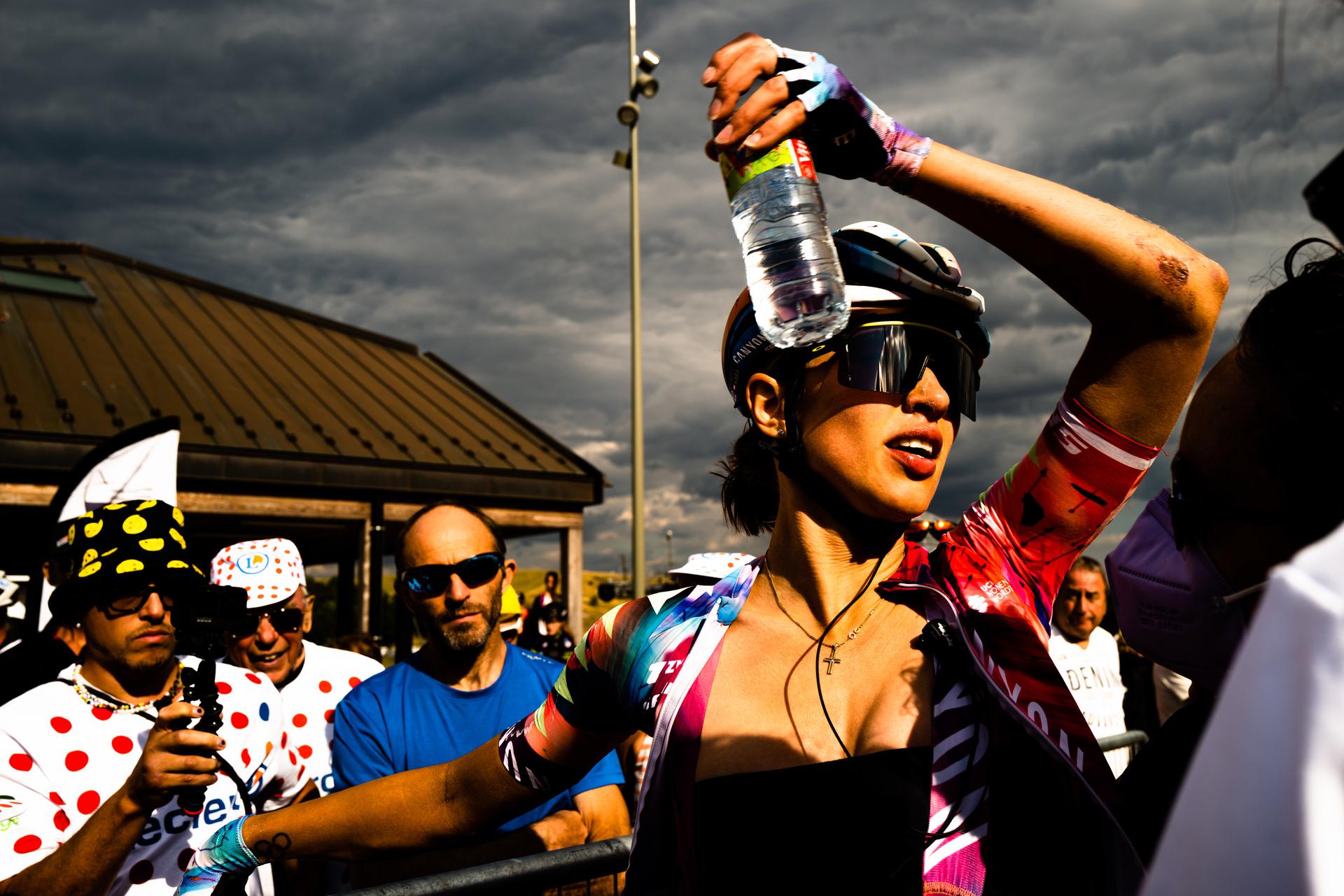 Leica Q2 v Fujifilm X-Pro 2 at Tour de France Femmes