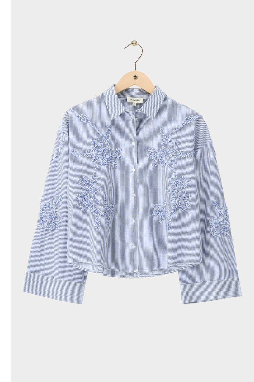 Blau-weiß gestreifte Bluse mit Stickereien