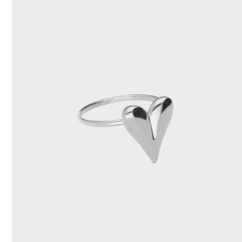 Minimalistische ring met statement hartje