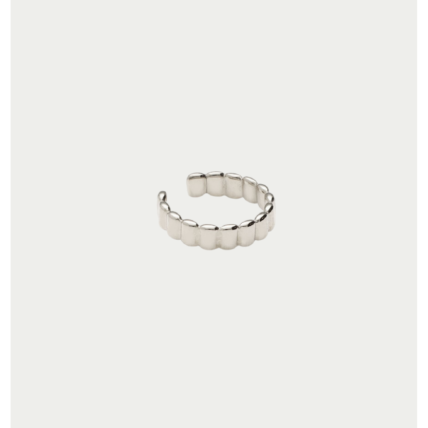 Ear game ear cuff met ribbels
