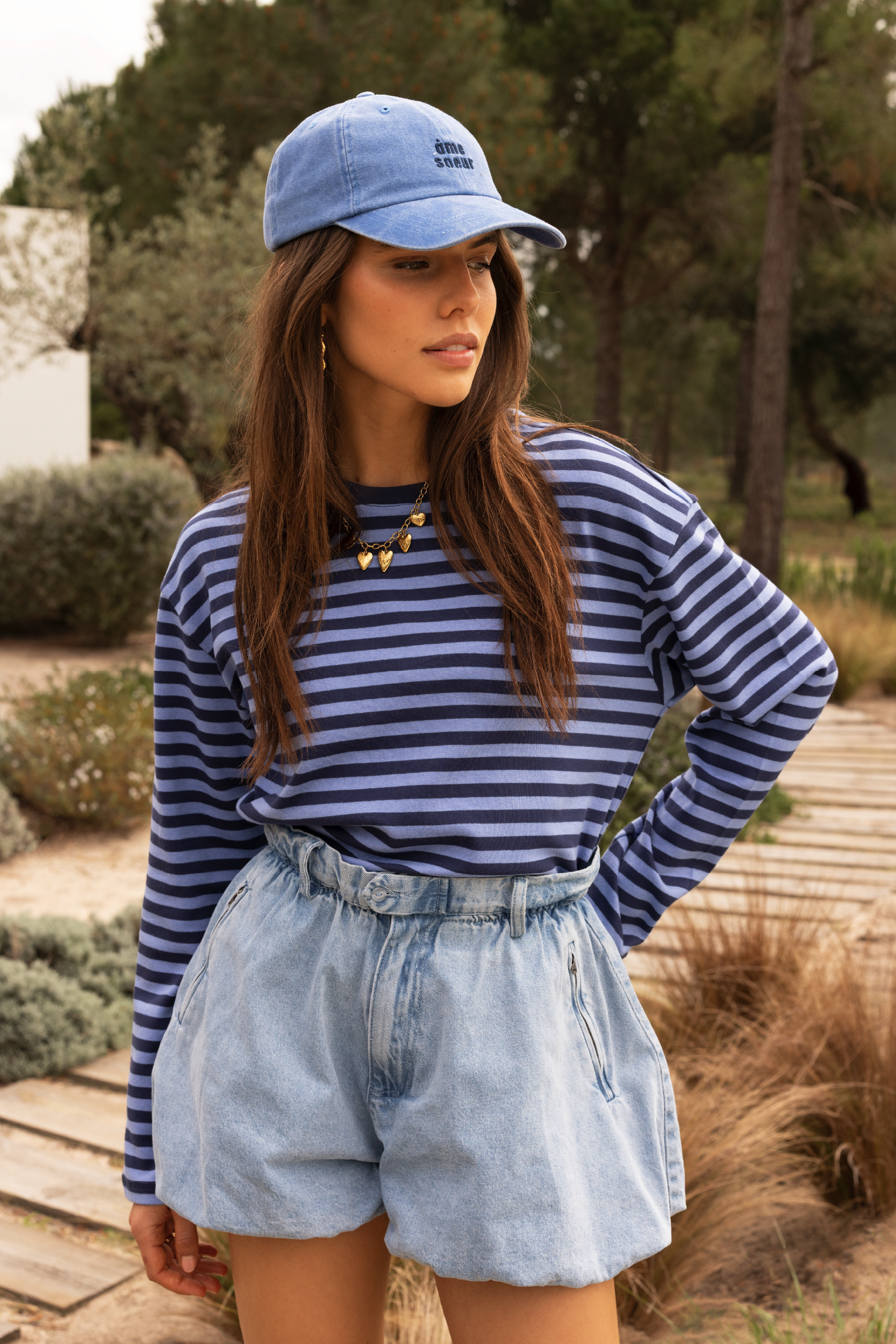 Blau gestreiftes Langarmshirt