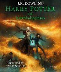 Bild av bokomslaget till Harry Potter och Halvblodsprinsen av J.K. Rowling, illustrerad av Levi Pinfold. Harry Potter och Albus Dumbledore står i mitten omgivna av virvlande orange ljus mot en mörk bakgrund.