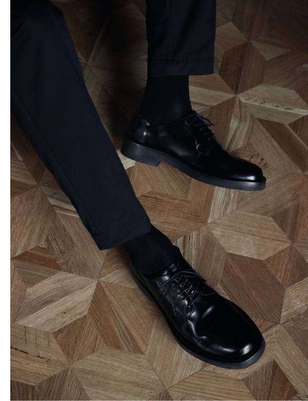 Chunky sole black derby shoes for men at Simons.