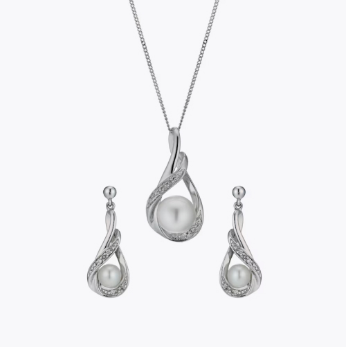 9ct White Gold Cultured Freshwater Pearl & Diamond Set
