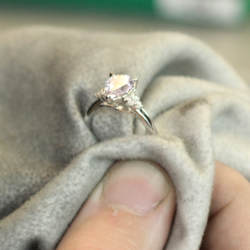 CLEANING YOUR DIAMONDS AT HOME