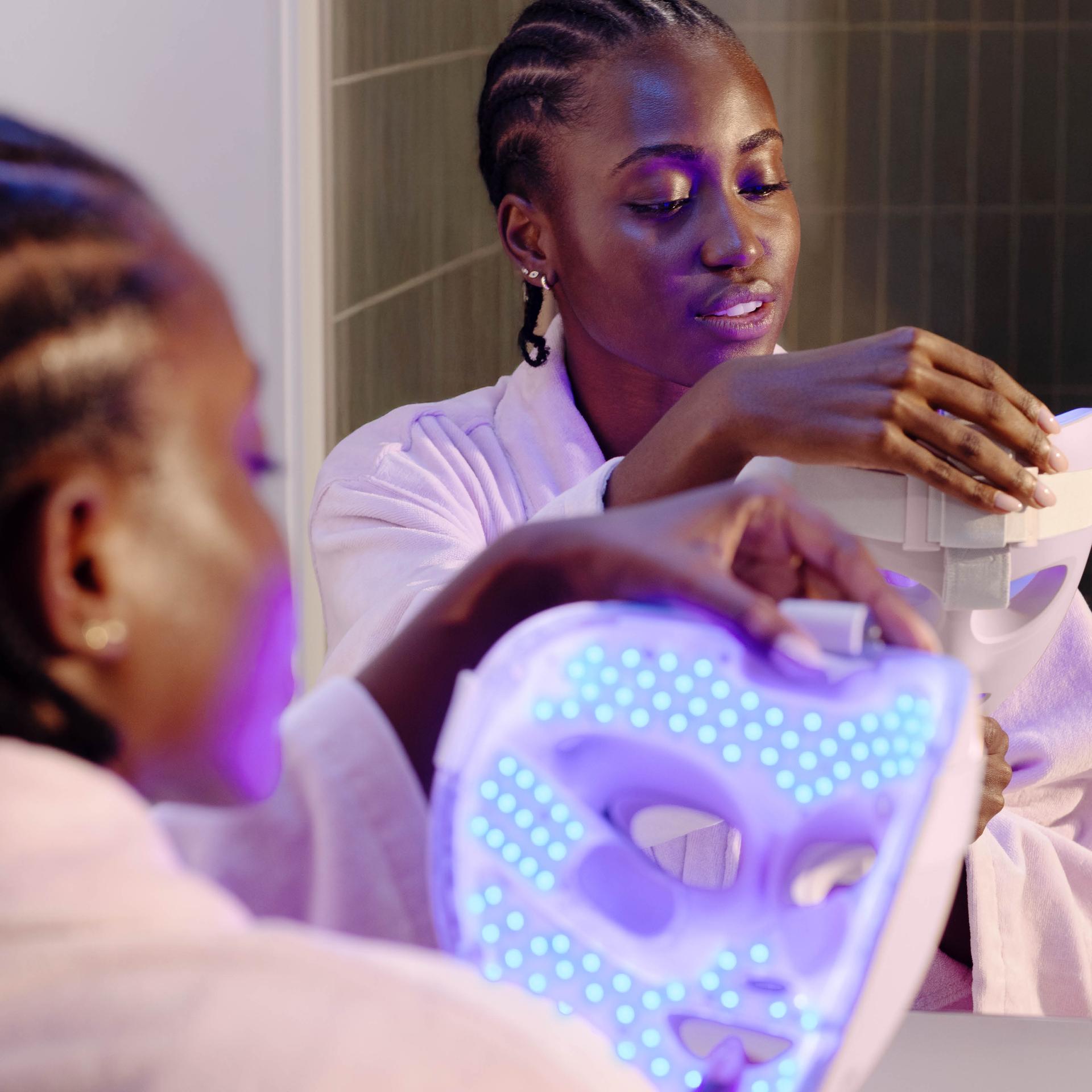 Shark CryoGlow Under-Eye Cooling & LED Anti-Ageing & Blemish Repair Mask