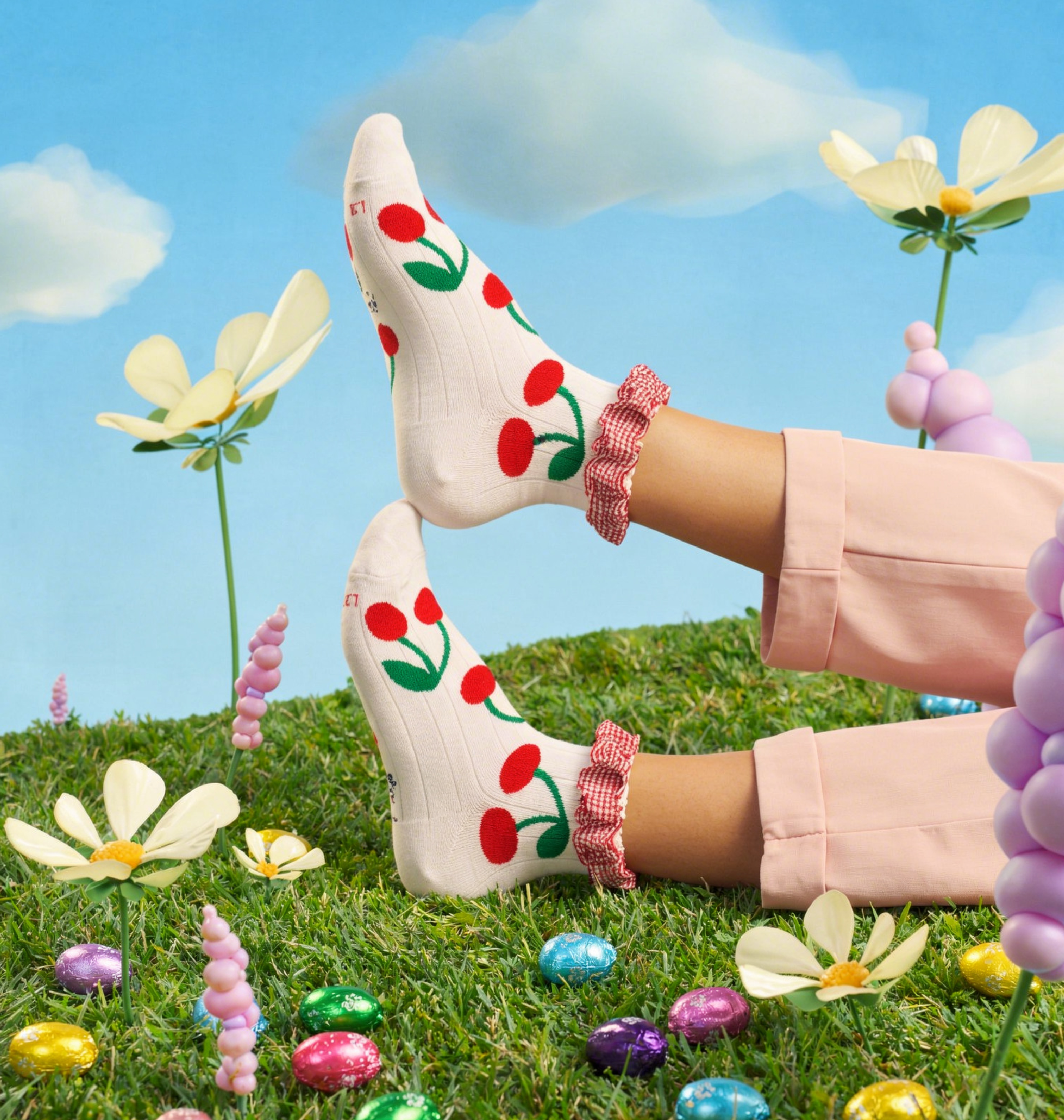  Czekoladowe jajka nie przetrwają długo, w przeciwieństwie do skarpetek.