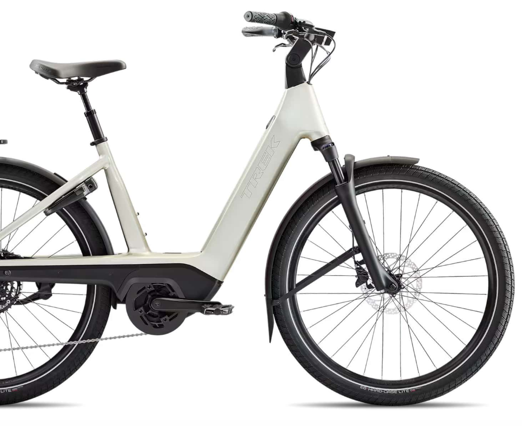 Trek Charter+ 4 R9 800 Wave
