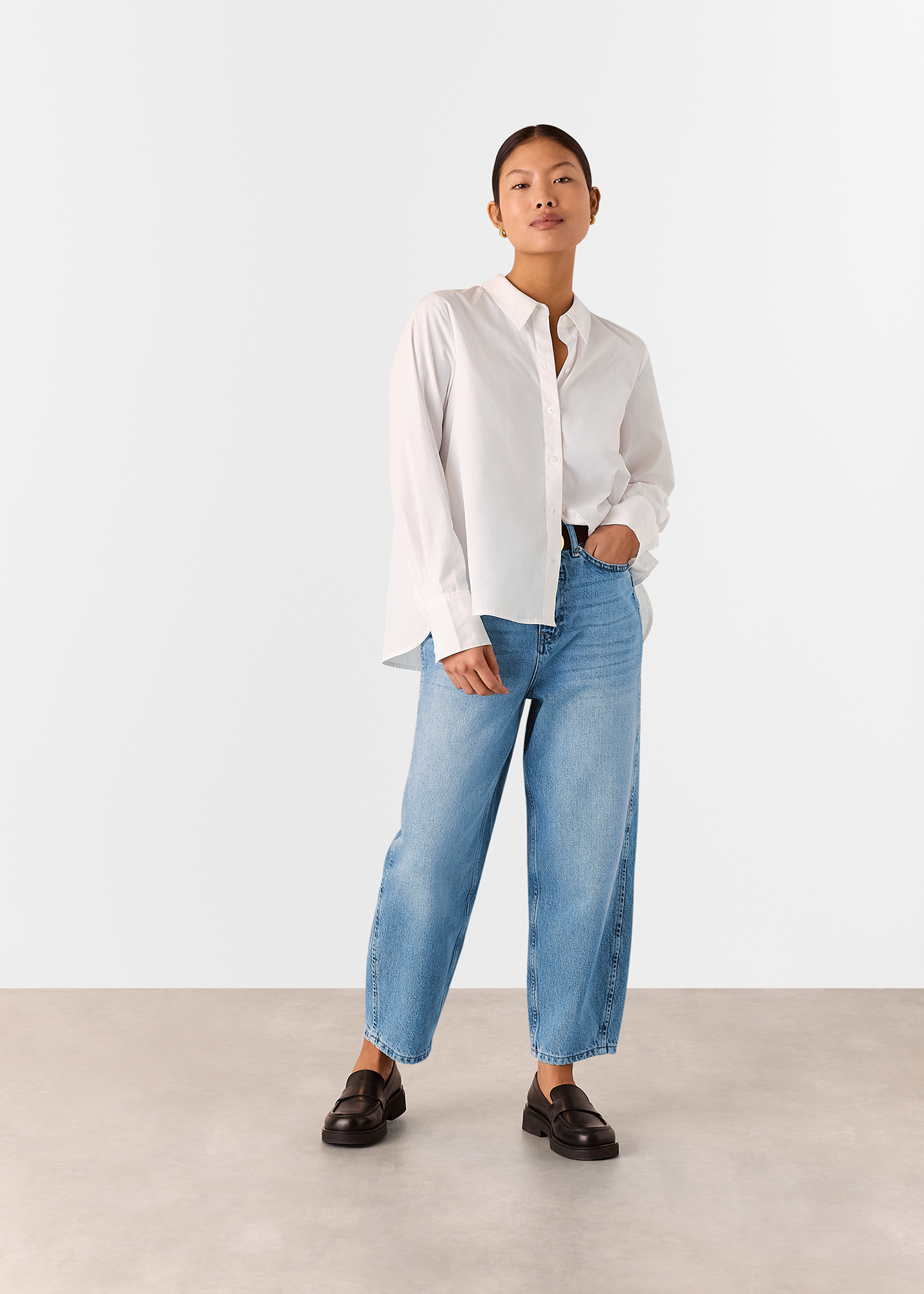 Light Wash Authentic Barrel Leg Jean