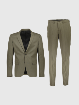 Shop hos din lokale Tøjeksperten eller på toejeksperten.dk