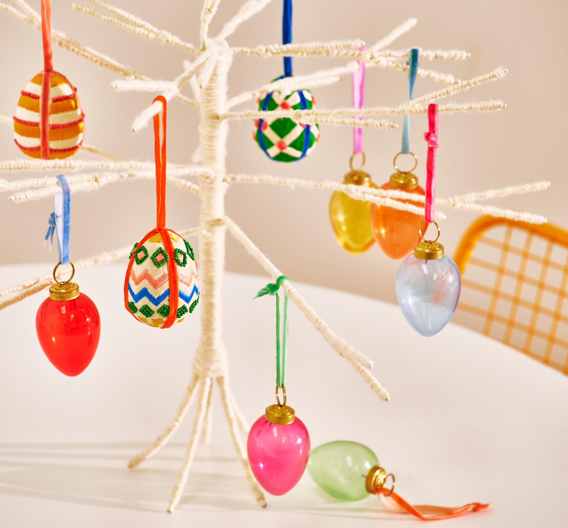 Easter decorating inspiration this way...