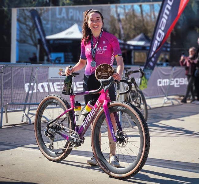 Ribble Outliers racing, Sophie with bike and medal