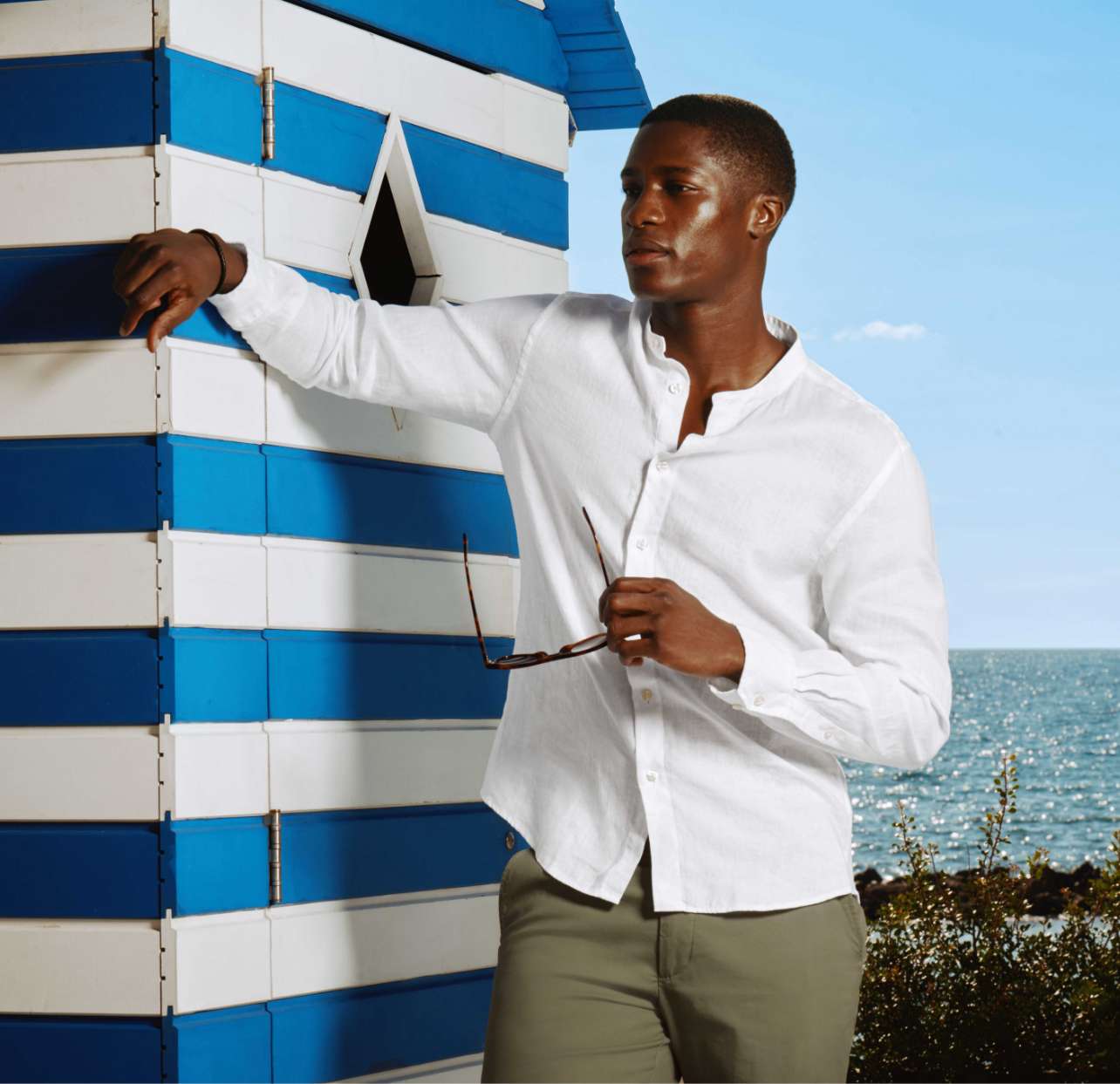 KRAGENLOSE LEINENHEMDEN