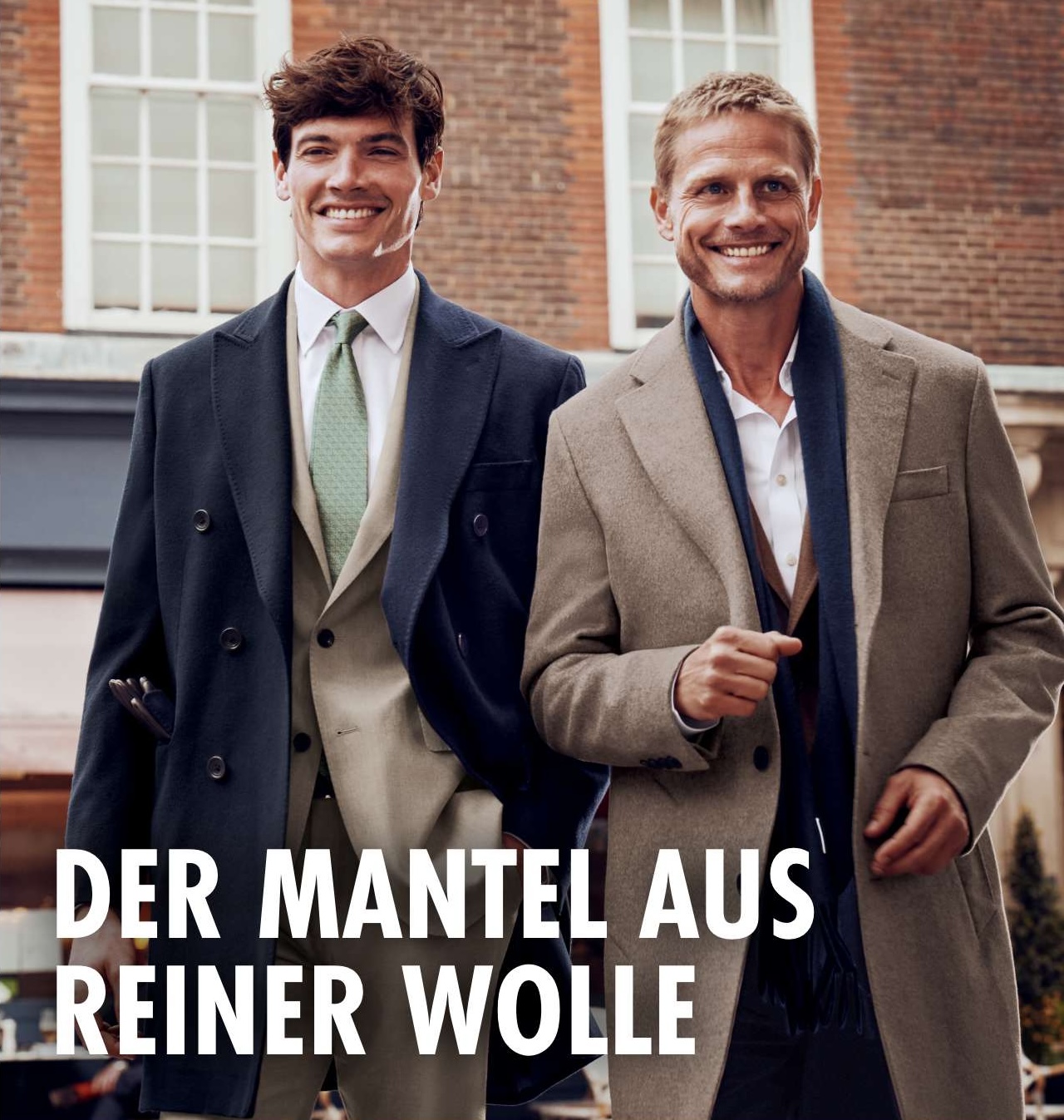 Der Mantel aus reiner Wolle
