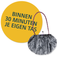 Beeld met een tasje die gemaakt is van een paraplu. In het beeld staat binnen 30 minuten je eigen tas.