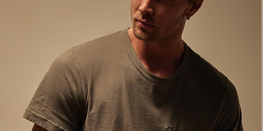 LIGHTWEIGHT JERSEY POCKET TEE