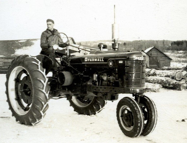 New Farmall Tractor from 1948. Image from flickr.