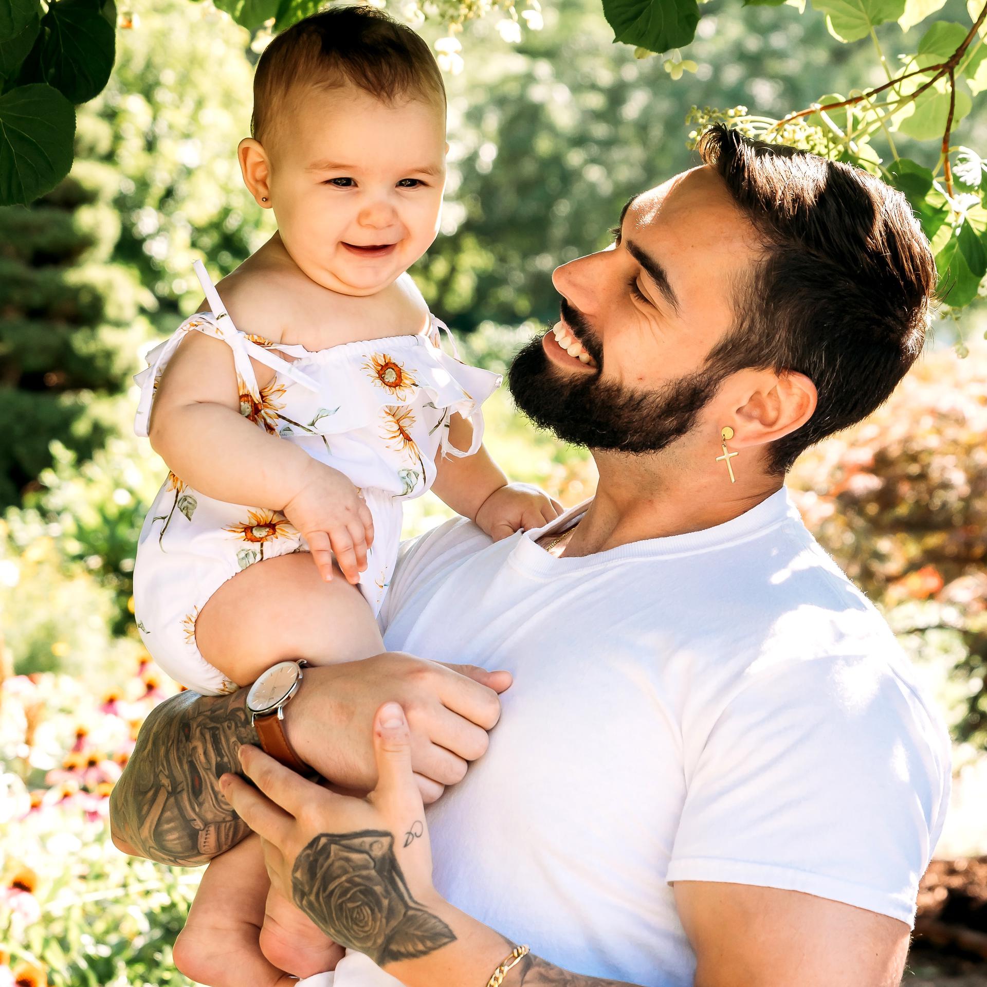 Hot Dad Twitter - v1u3p6m