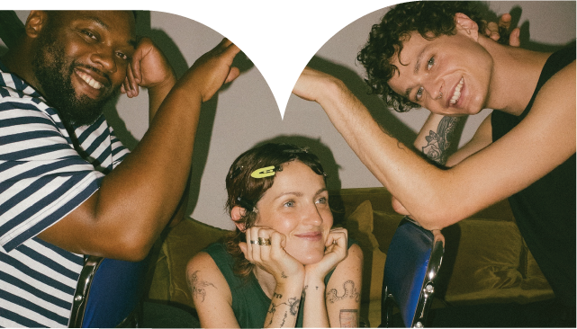 Un groupe de jeunes personnes