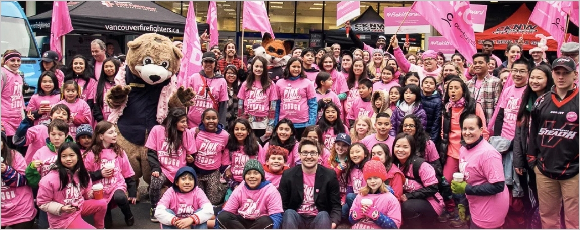 Participants et mascotte lors de la Journ&eacute;e du chandail rose