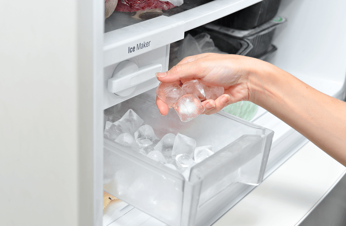 Person getting some ice cubes from an ice maker