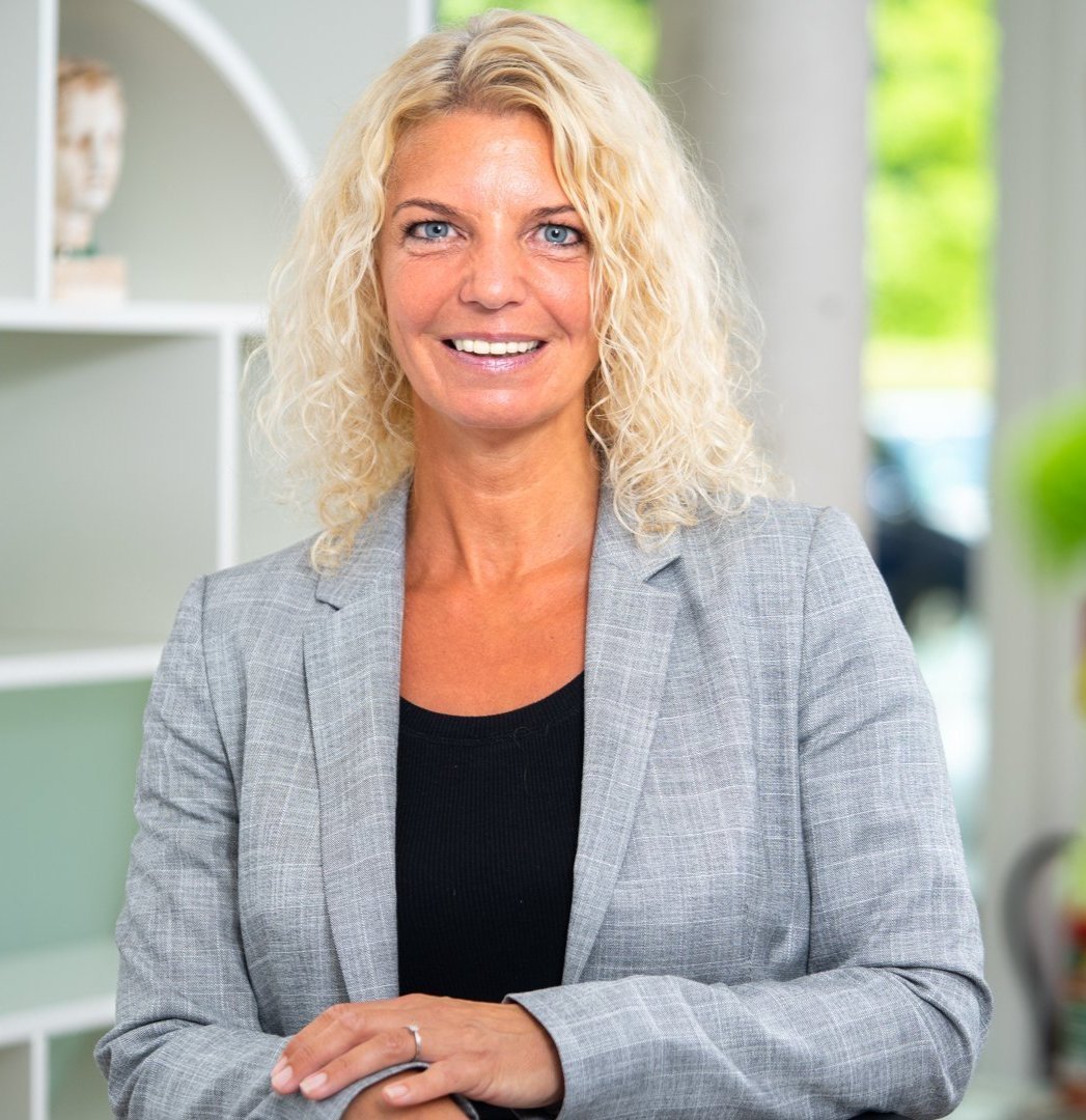 Alternate text Alternate text